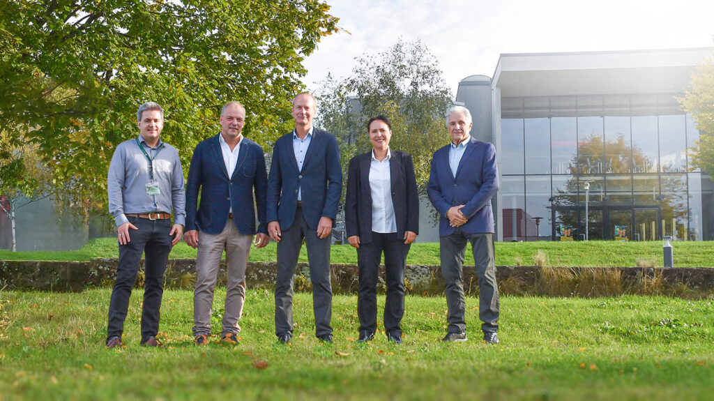 Veranstalter und Referenten der ITH-Veranstaltung im Zentrum für Präzisionstechnik Pforzheim (von links): Matthias Friedrich (TraFoNetz), Jörg Carle (Kramski), Markus Fiedler (FiMAB), Prof. Dr. Rebecca Bulander (Hochschule Pforzheim), Peter Feuchter (Mössner). Foto:HochschulePforzheim