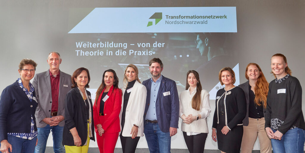 Agieren gemeinsam für Qualifizierung und Weiterbildung (von links): Sylvia Stieler (IMU Institut), Uwe Müller, Annette Hanfstein, Nicole Haaf, Desiree Dede (alle Agentur für Arbeit Nagold-Pforzheim), Dr. Stefan Baron und Ipek Güler (beide Agentur Q) sowie Lidia Niestoruk, Veronika Glenk und Svea Taube (alle TraFoNetz Nordschwarzwald). ©Foto:TiloKeller