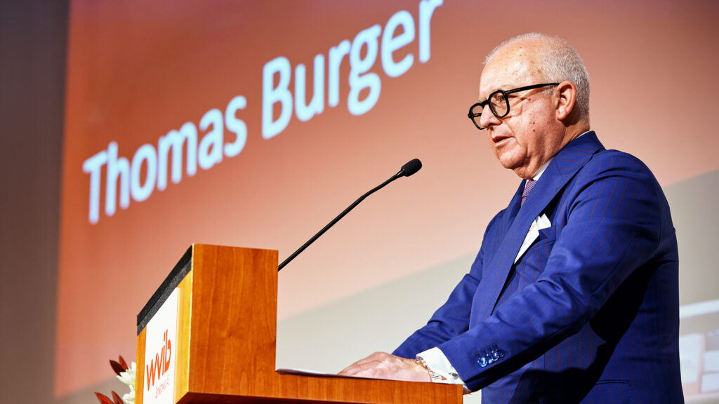 Zieht Bilanz in seiner Abschiedsrede als Präsident des Wirtschaftsverbandes wvib Schwarzwald AG, insbesondere mit kritischem Vergleichsblick auf den Weltmarkt und  den Standort Deutschland: Thomas Burger, heutiger wvib-Ehrenpräsident. ©Foto:JörgWilhelm